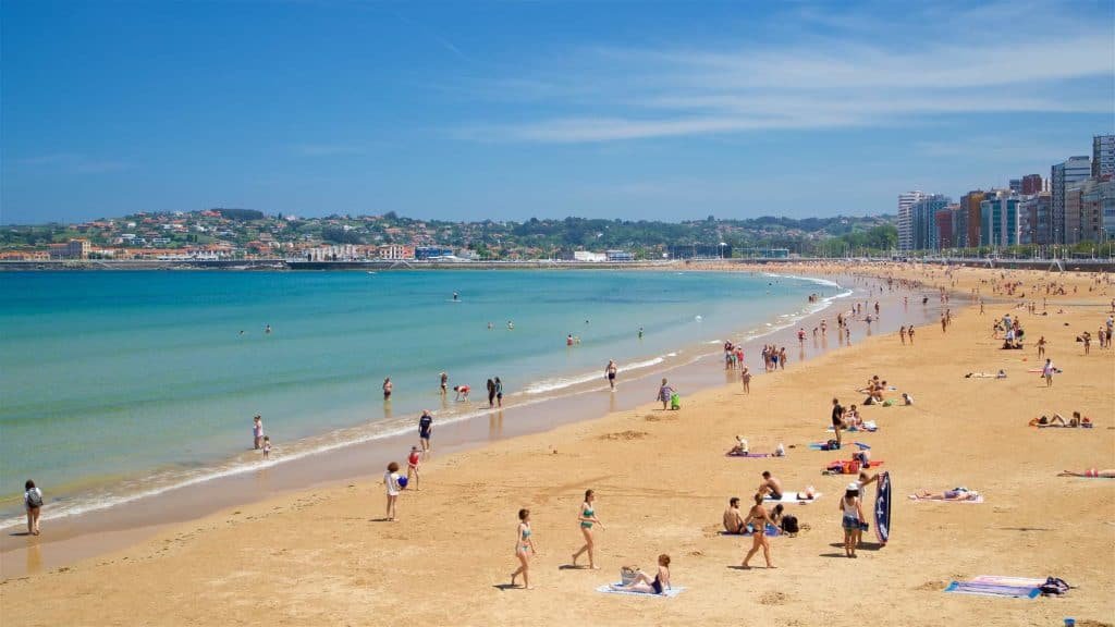 Playa de San Lorenzo - A guide to the best beaches in Gijon