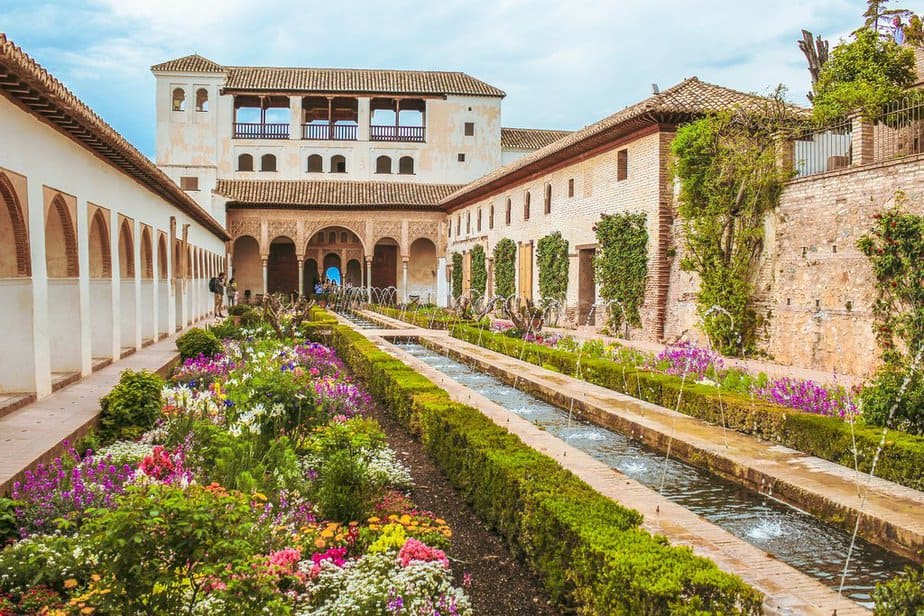 Must-See Architecture: Architectural Marvels on Tours from Malaga to Alhambra Palace