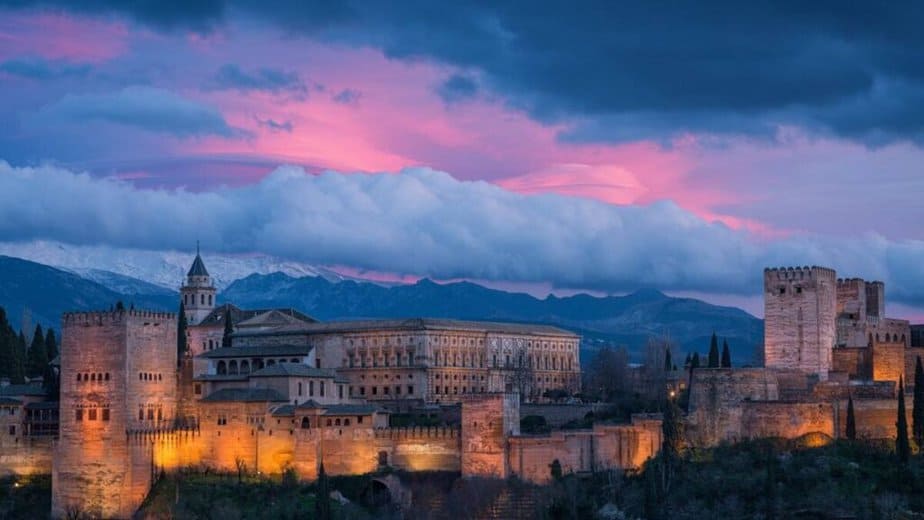 Tours from Malaga to Alhambra Palace: Key Historical Spots to Explore